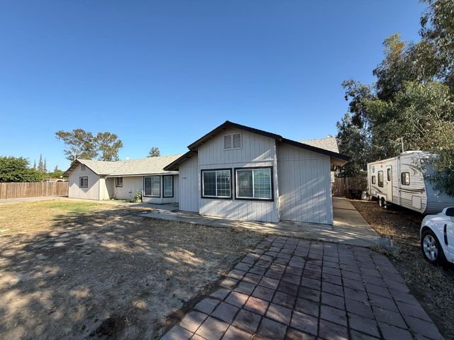 2109 E Dinuba Avenue, Fresno, CA 93725