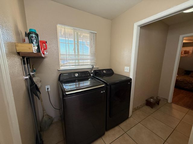 2109 E Dinuba Avenue, Fresno, CA 93725
