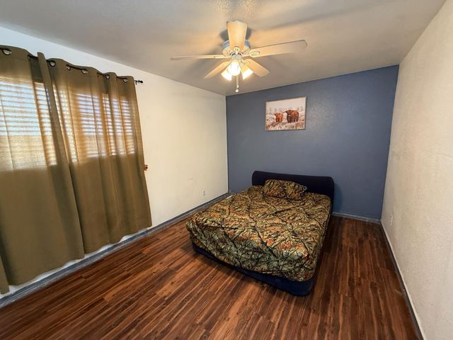 2109 E Dinuba Avenue, Fresno, CA 93725