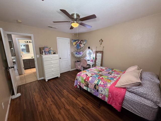 2109 E Dinuba Avenue, Fresno, CA 93725