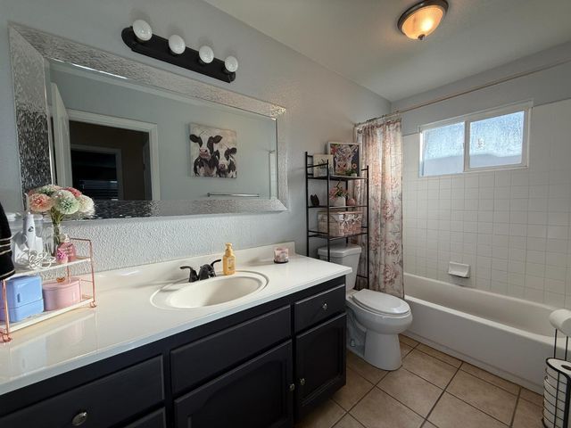 2109 E Dinuba Avenue, Fresno, CA 93725