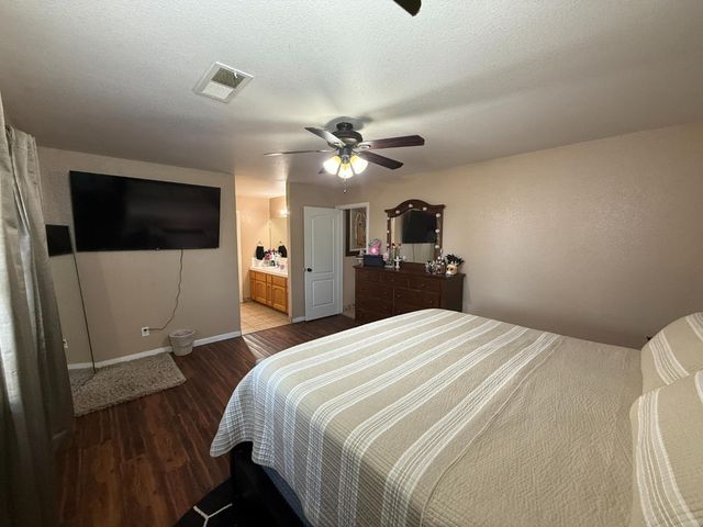 2109 E Dinuba Avenue, Fresno, CA 93725