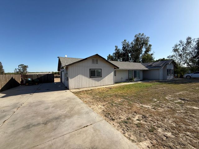 2109 E Dinuba Avenue, Fresno, CA 93725