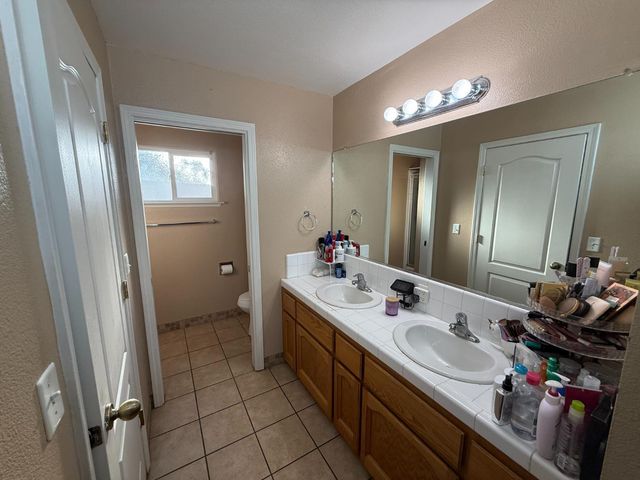 2109 E Dinuba Avenue, Fresno, CA 93725