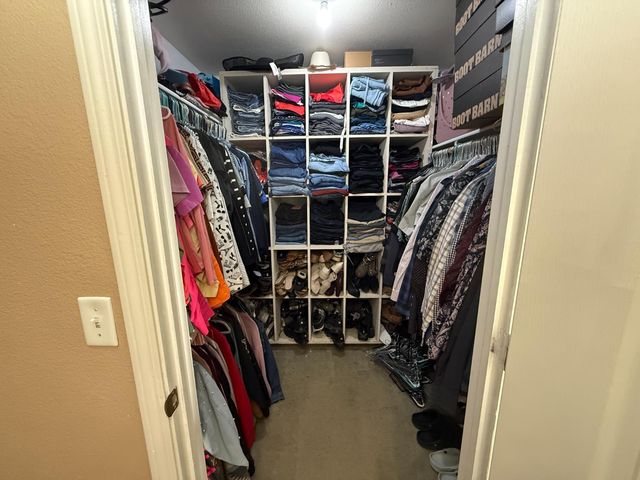 2109 E Dinuba Avenue, Fresno, CA 93725