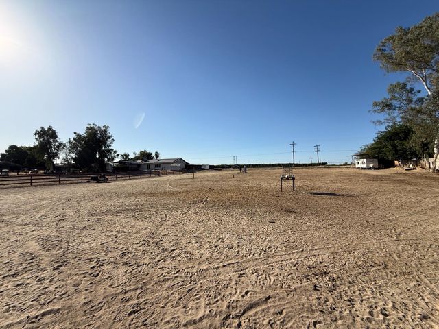 2109 E Dinuba Avenue, Fresno, CA 93725