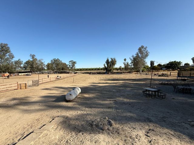 2109 E Dinuba Avenue, Fresno, CA 93725