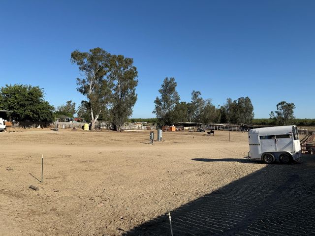2109 E Dinuba Avenue, Fresno, CA 93725