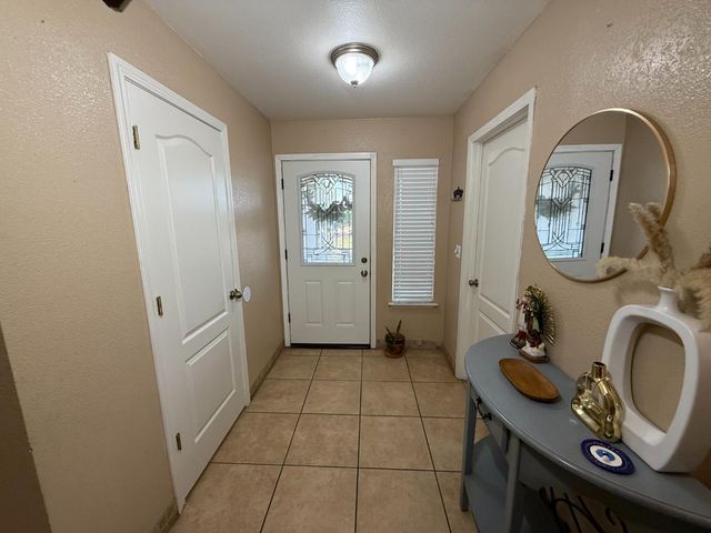 2109 E Dinuba Avenue, Fresno, CA 93725