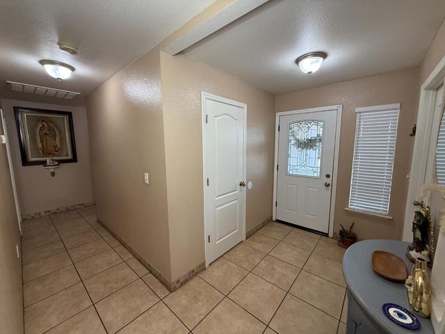 2109 E Dinuba Avenue, Fresno, CA 93725