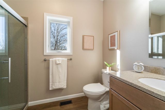 206 1st Avenue N, State Center, IA 50247