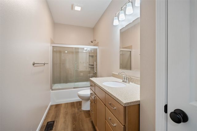 206 1st Avenue N, State Center, IA 50247