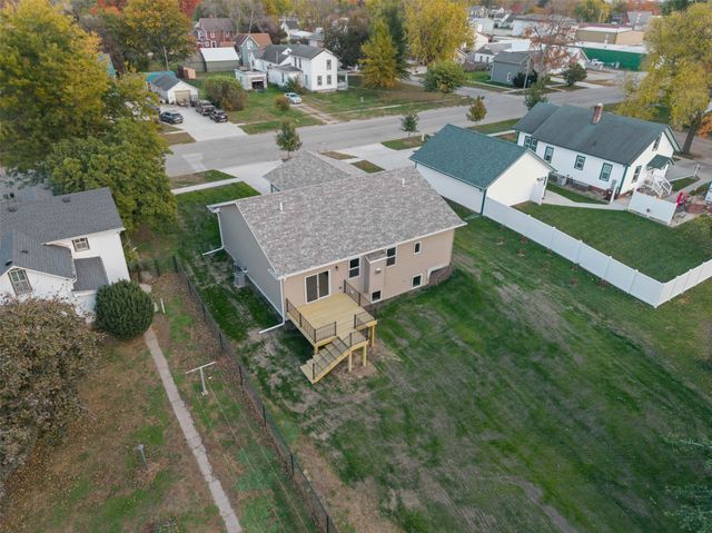 206 1st Avenue N, State Center, IA 50247