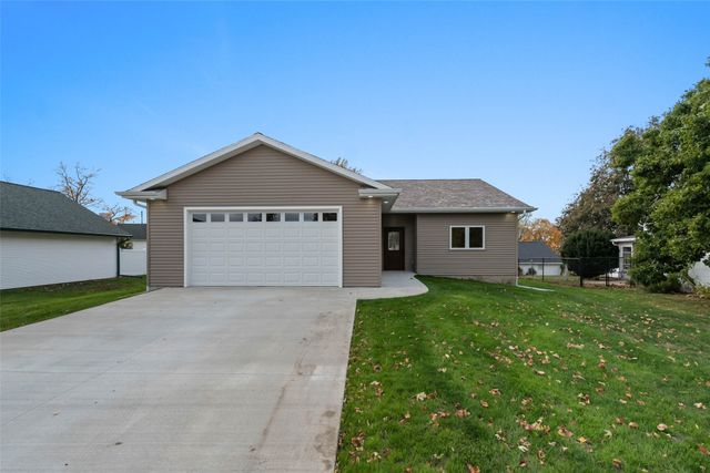 206 1st Avenue N, State Center, IA 50247