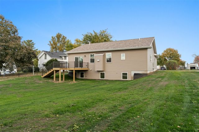 206 1st Avenue N, State Center, IA 50247