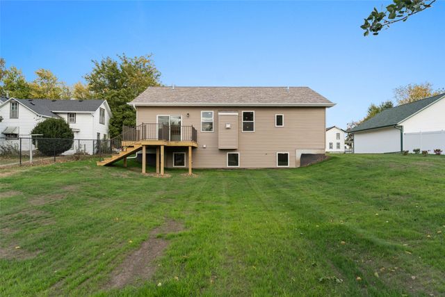 206 1st Avenue N, State Center, IA 50247