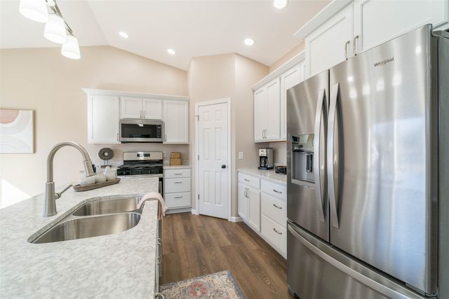 206 1st Avenue N, State Center, IA 50247