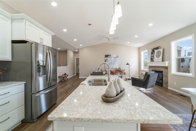 206 1st Avenue N, State Center, IA 50247