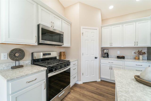 206 1st Avenue N, State Center, IA 50247