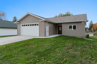 206 1st Avenue N, State Center, IA 50247