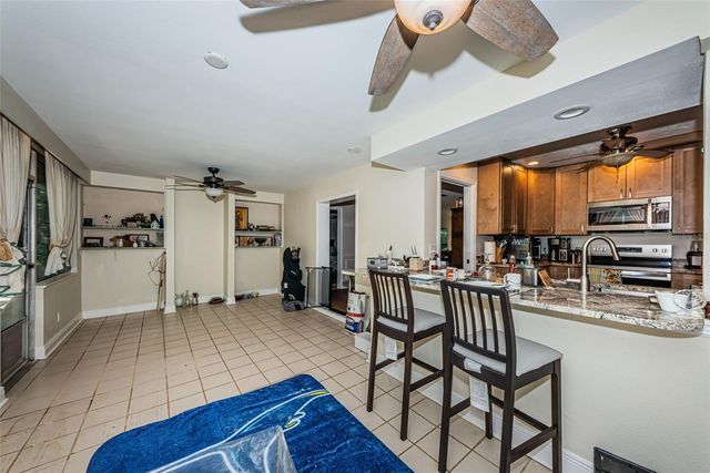 5230 VENETIAN BOULEVARD NE, St Petersburg, FL 33703