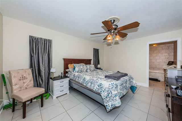 5230 VENETIAN BOULEVARD NE, St Petersburg, FL 33703