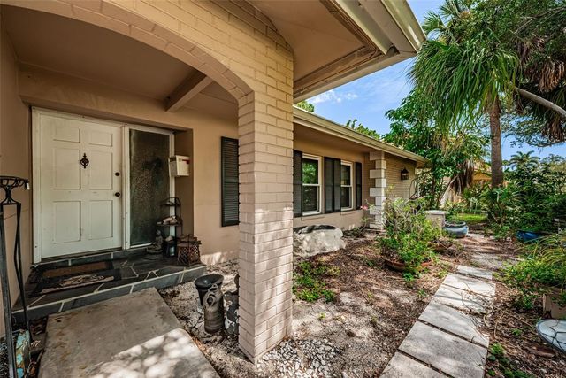 5230 VENETIAN BOULEVARD NE, St Petersburg, FL 33703