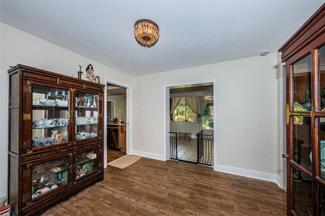 5230 VENETIAN BOULEVARD NE, St Petersburg, FL 33703