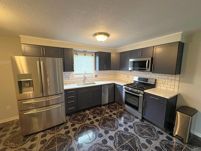 1515 Lofton Way, Fort Wayne, IN 46815