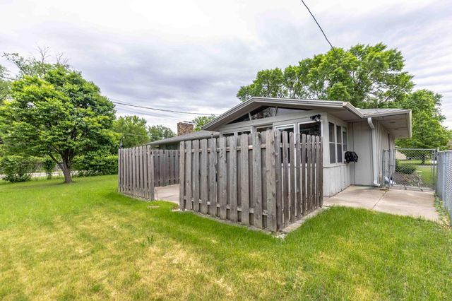 501 23rd Avenue S, Fargo, ND 58103