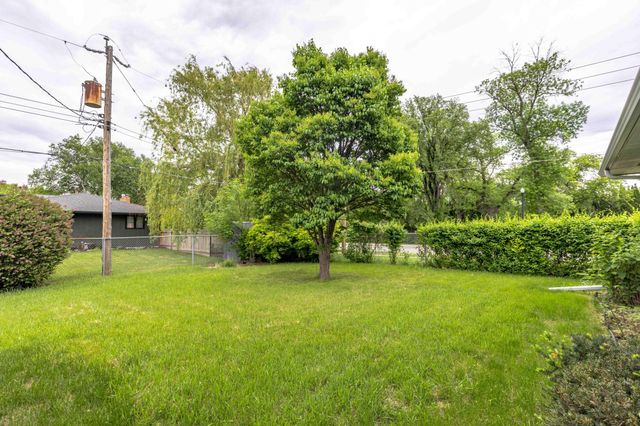 501 23rd Avenue S, Fargo, ND 58103