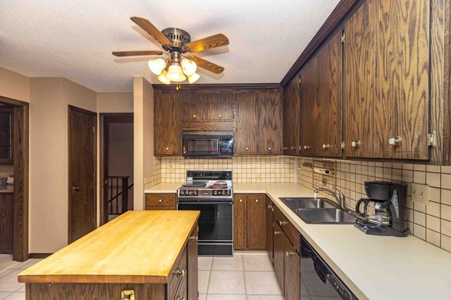 501 23rd Avenue S, Fargo, ND 58103