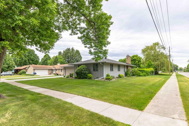 501 23rd Avenue S, Fargo, ND 58103