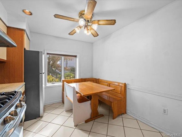 31 Broadmoor Lane, Westbury, NY 11590