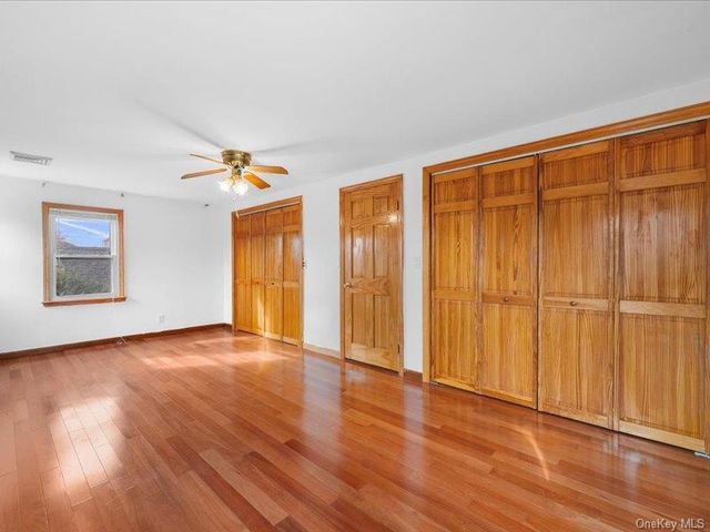 31 Broadmoor Lane, Westbury, NY 11590