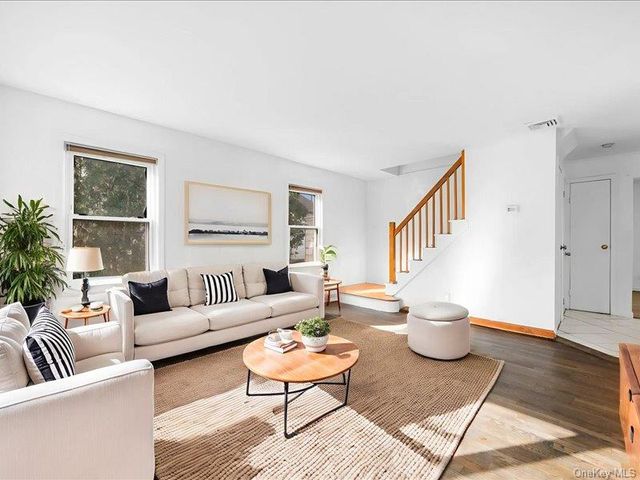 31 Broadmoor Lane, Westbury, NY 11590