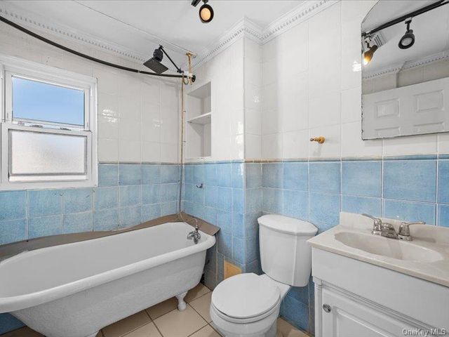 31 Broadmoor Lane, Westbury, NY 11590