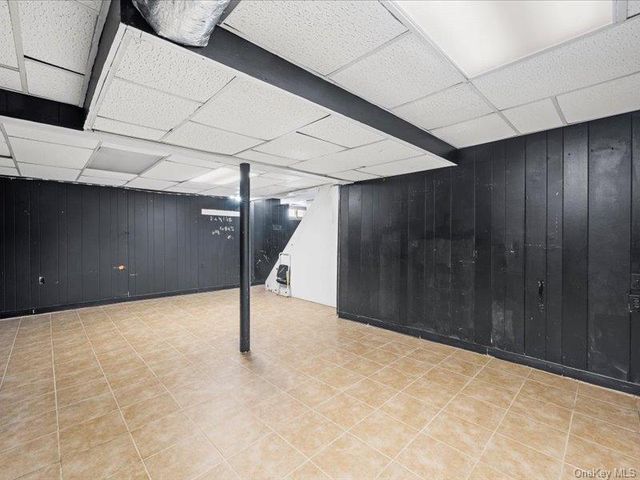 31 Broadmoor Lane, Westbury, NY 11590