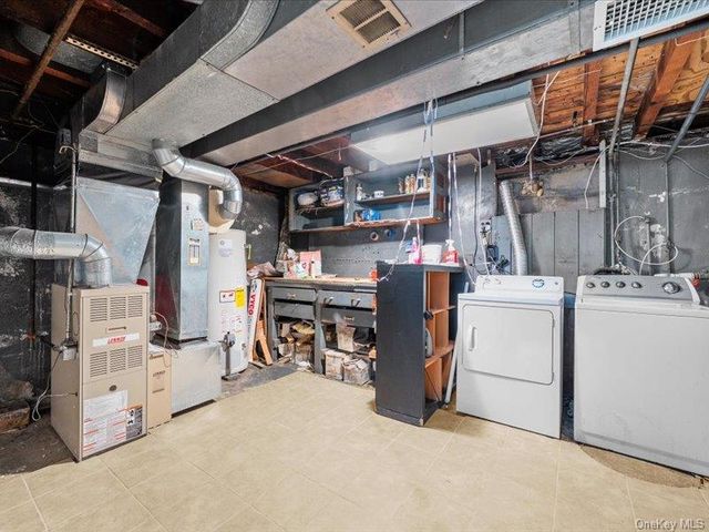 31 Broadmoor Lane, Westbury, NY 11590