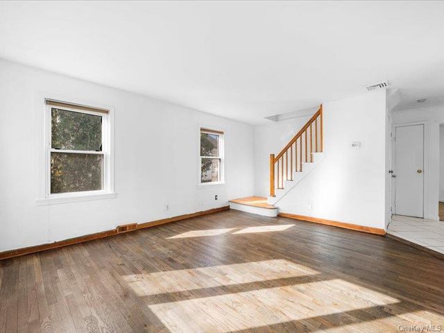 31 Broadmoor Lane, Westbury, NY 11590