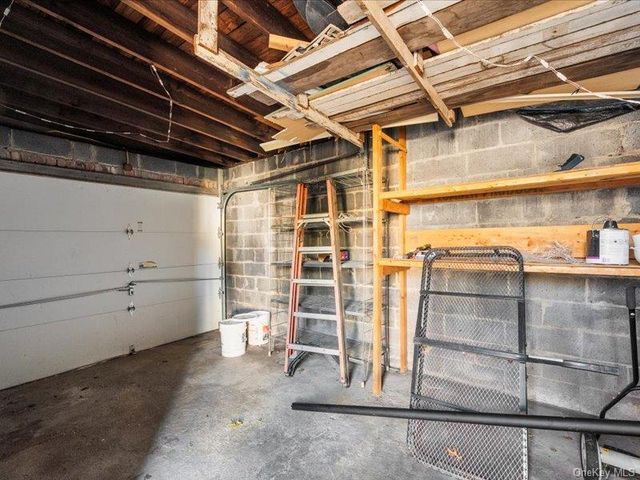 31 Broadmoor Lane, Westbury, NY 11590