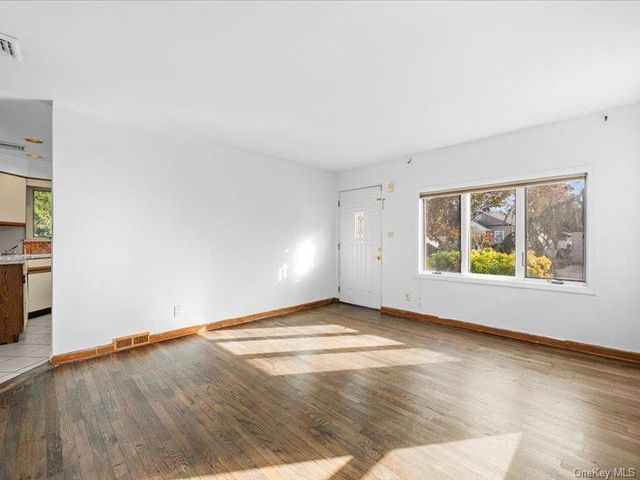 31 Broadmoor Lane, Westbury, NY 11590