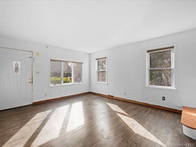 31 Broadmoor Lane, Westbury, NY 11590