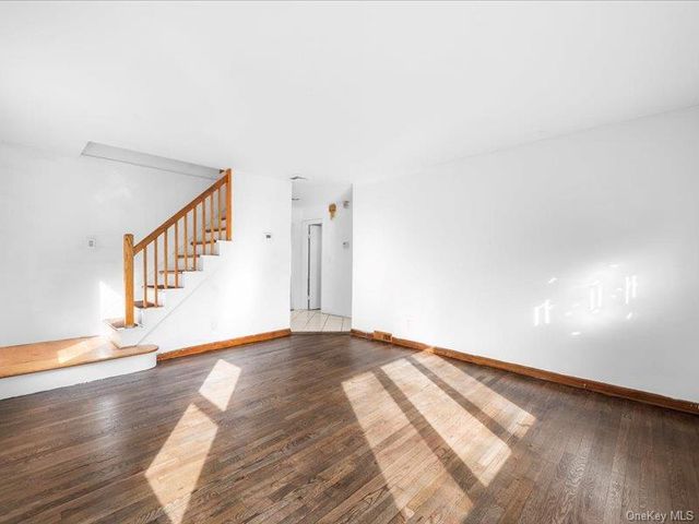 31 Broadmoor Lane, Westbury, NY 11590