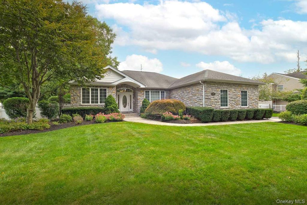 299 Pine Acre Boulevard, Dix Hills, NY 11746 — exterior