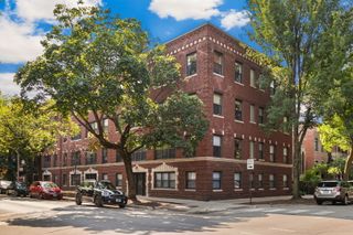 1255 W Roscoe Street 1, Chicago, IL 60657