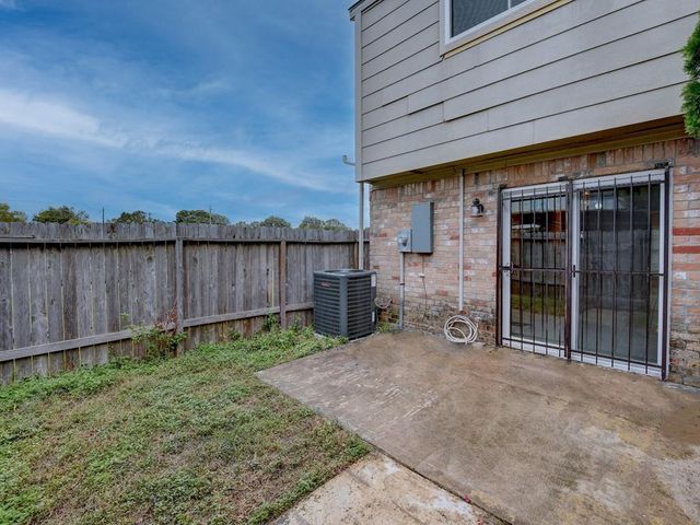 6330 Creekbend Drive D, Houston, TX 77096