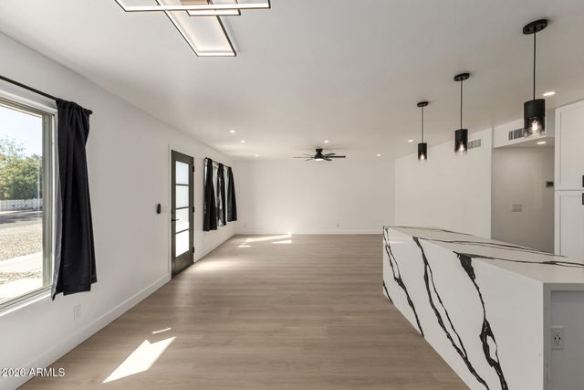 7323 N 16TH Place, Phoenix, AZ 85020