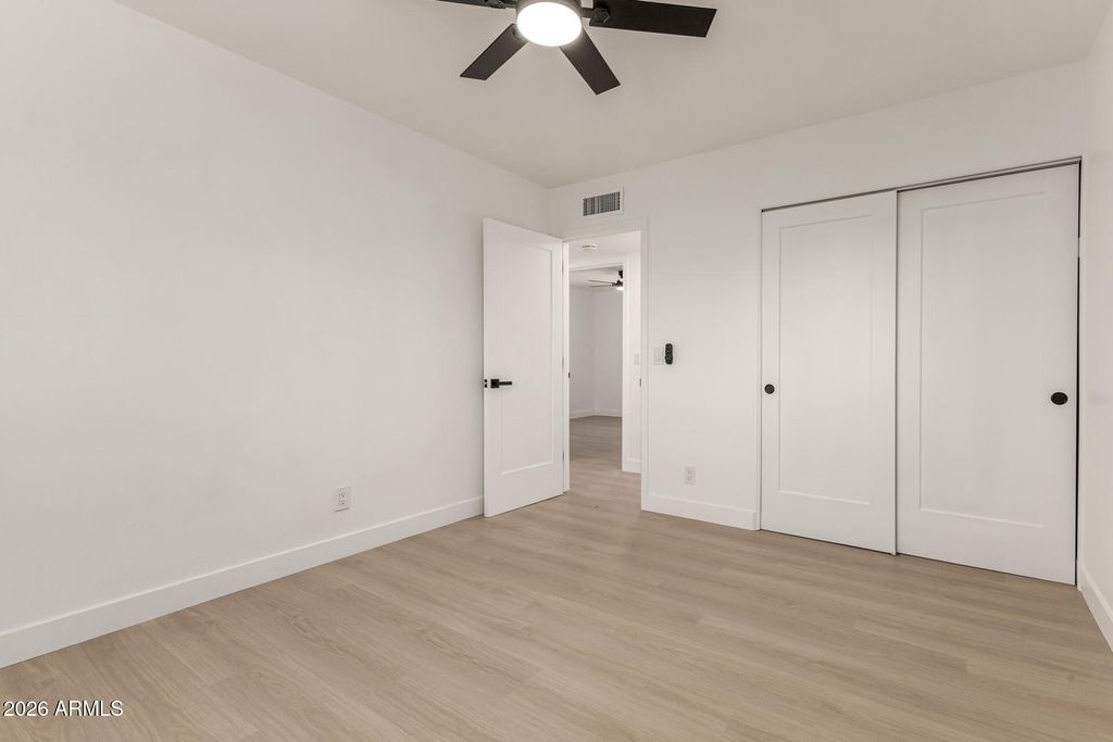 Image 15 of property listing at 7323 N 16TH Place, Phoenix, AZ 85020