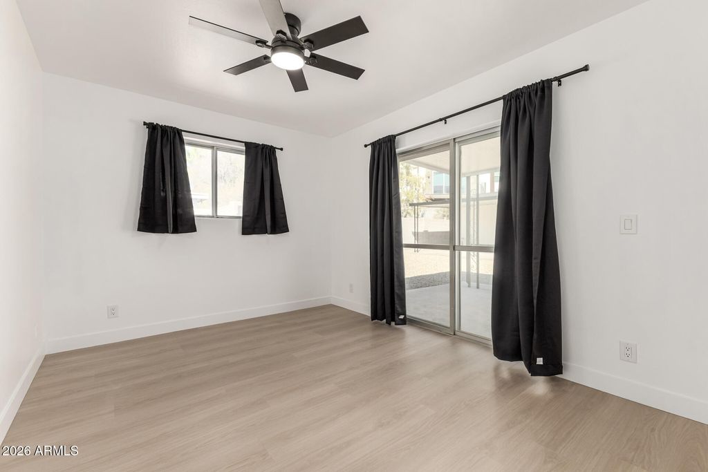 Image 18 of property listing at 7323 N 16TH Place, Phoenix, AZ 85020